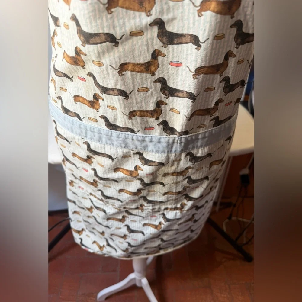 MILLIE GREEN  Dauchshund Kitchen Apron Excellent Condition